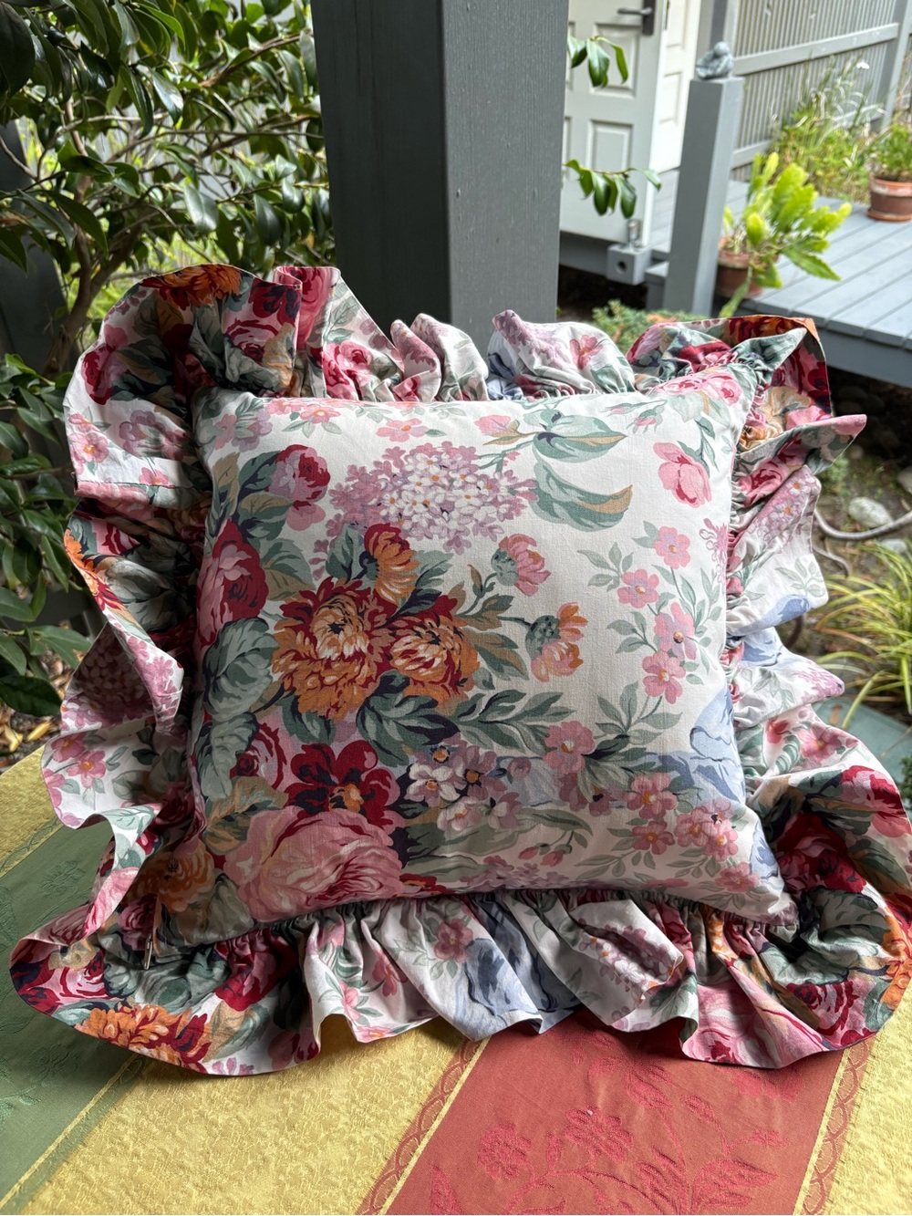 Vintage Ralph Lauren Allison Pink & Blue Floral Ruffle Accent Pillow🌸🌸🌸